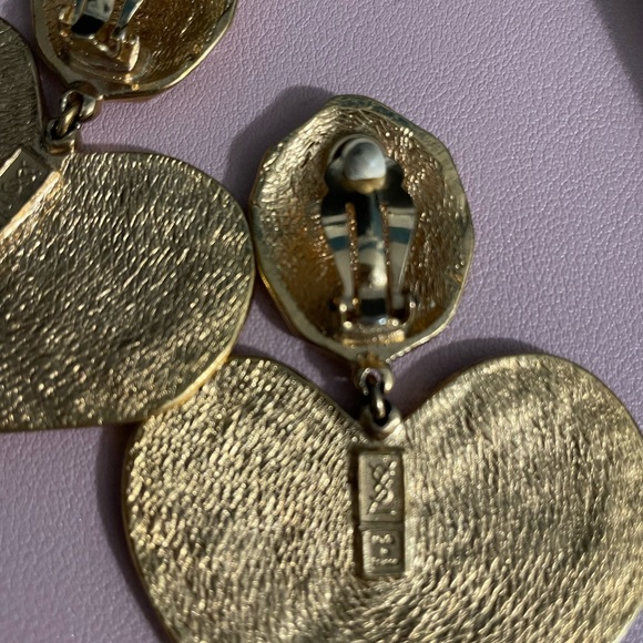 *SOLD* YVES SAINT LAURENT VINTAGE 90s OVERSIZED HAMMERED HEART DANGLING EARRING - Picture 4 of 4
